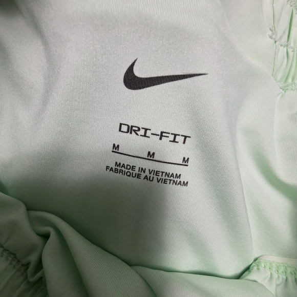 Nike One Swoosh HBR Mid-Rise Brief-Lined Shorts - Women's Size Medium - Picture 7 of 9